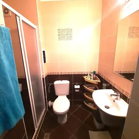 Grosses Studio Olymp In Der Naehe Des Strandes Mit Eigenem Innenhof Und Zugang Zum Pool