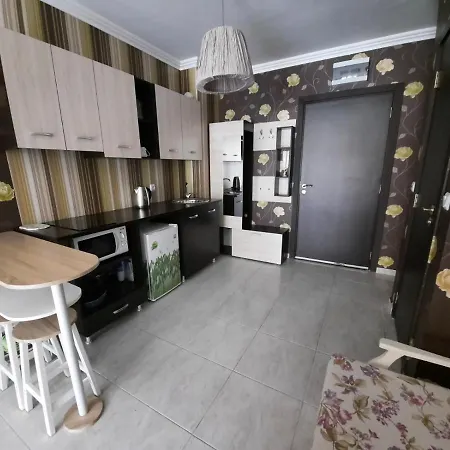 Grosses Studio Olymp In Der Naehe Des Strandes Mit Eigenem Innenhof Und Zugang Zum Pool *