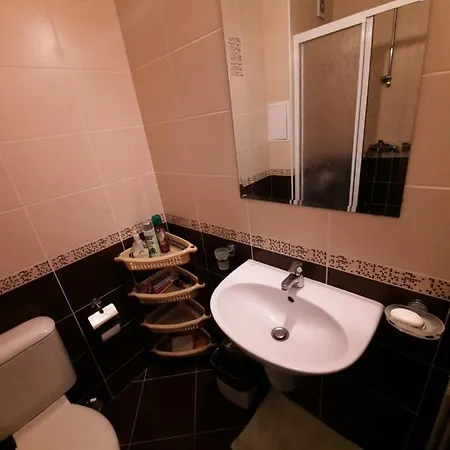 Grosses Studio Olymp In Der Naehe Des Strandes Mit Eigenem Innenhof Und Zugang Zum Pool