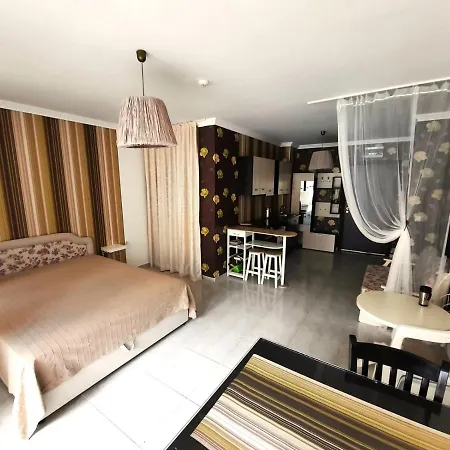 Grosses Studio Olymp In Der Naehe Des Strandes Mit Eigenem Innenhof Und Zugang Zum Pool