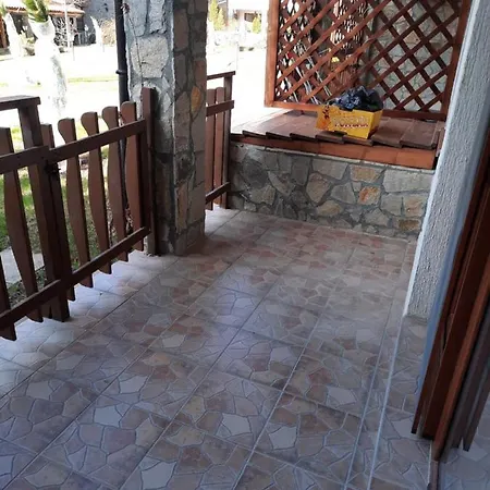 Grosses Studio Olymp In Der Naehe Des Strandes Mit Eigenem Innenhof Und Zugang Zum Pool Свети Влас