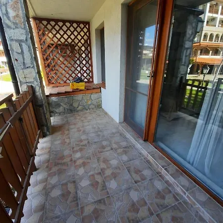 Grosses Studio Olymp In Der Naehe Des Strandes Mit Eigenem Innenhof Und Zugang Zum Pool